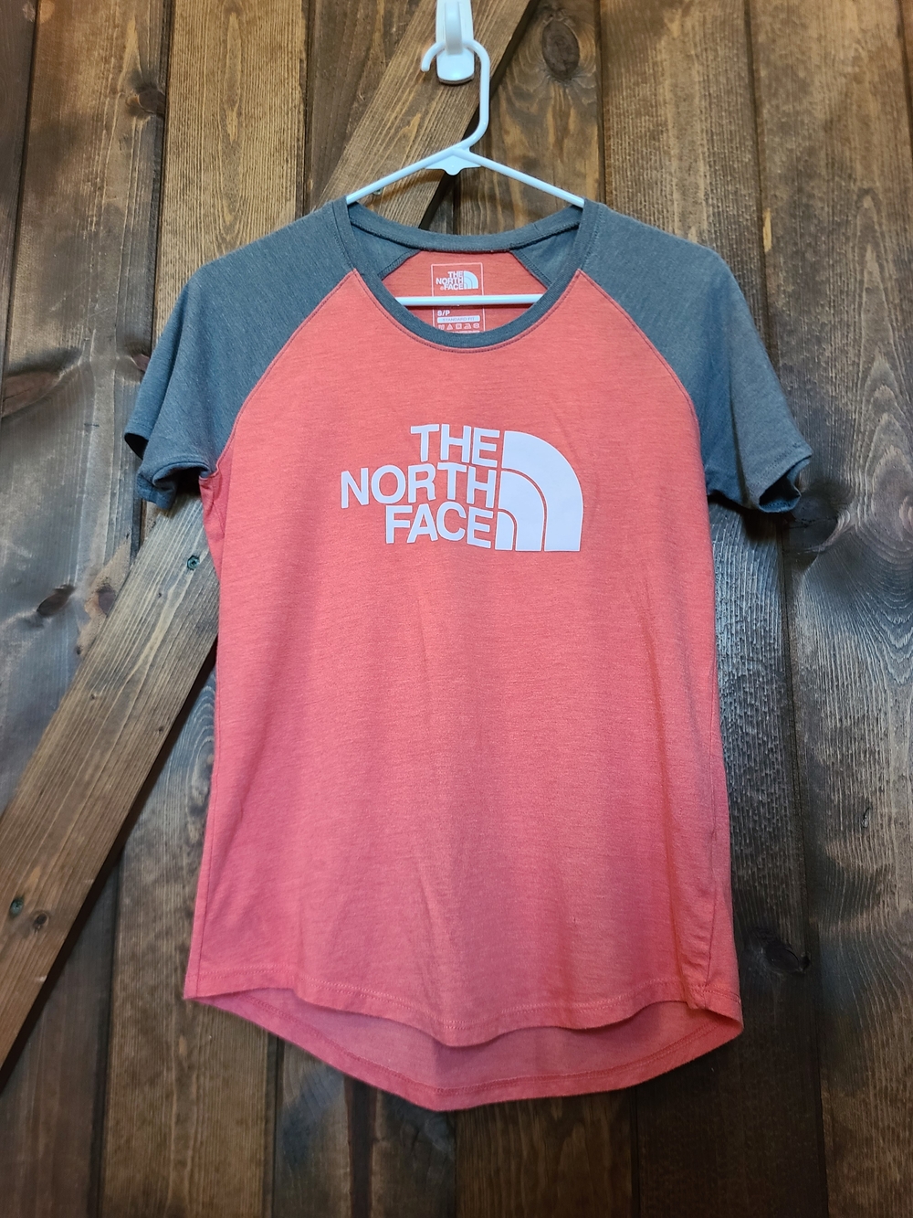 The North Facd Coral & Gray Raglan Logo Tee Size Small Soft and Cozy